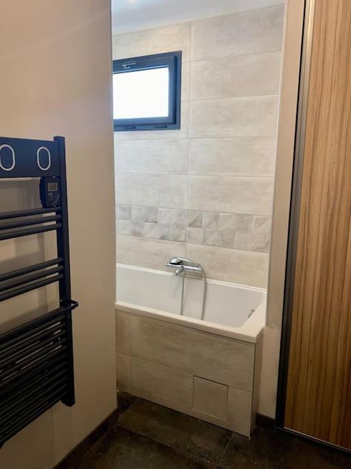 T3 - Centre - 75M2 - 2 Sdb - Parking - Calme Apartment Англе Екстериор снимка